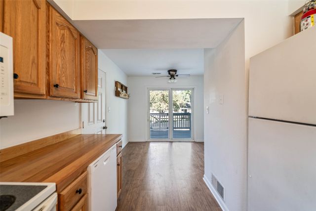 1230 S 9th Avenue E, Newton, IA 50208