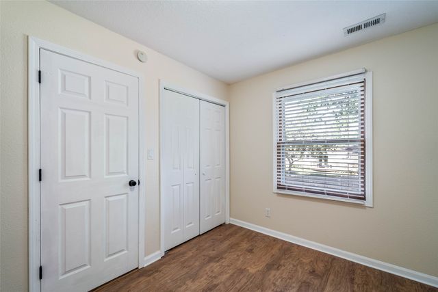 1230 S 9th Avenue E, Newton, IA 50208