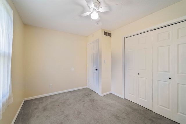 1230 S 9th Avenue E, Newton, IA 50208