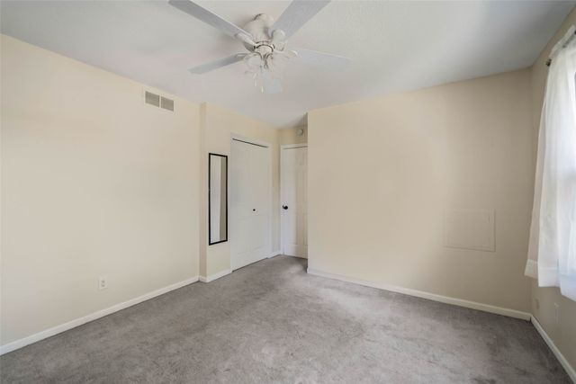 1230 S 9th Avenue E, Newton, IA 50208