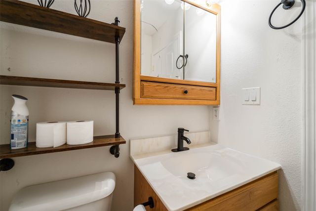 1230 S 9th Avenue E, Newton, IA 50208