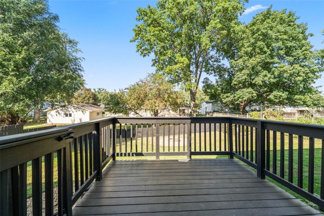 1230 S 9th Avenue E, Newton, IA 50208