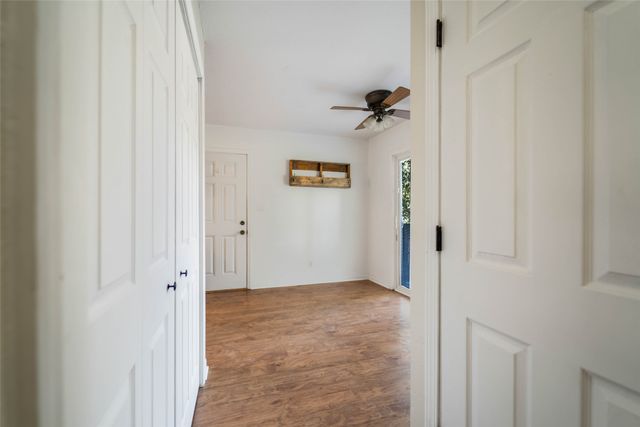 1230 S 9th Avenue E, Newton, IA 50208