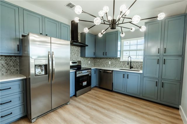 324 W Live Oak, Rockport, TX 78382