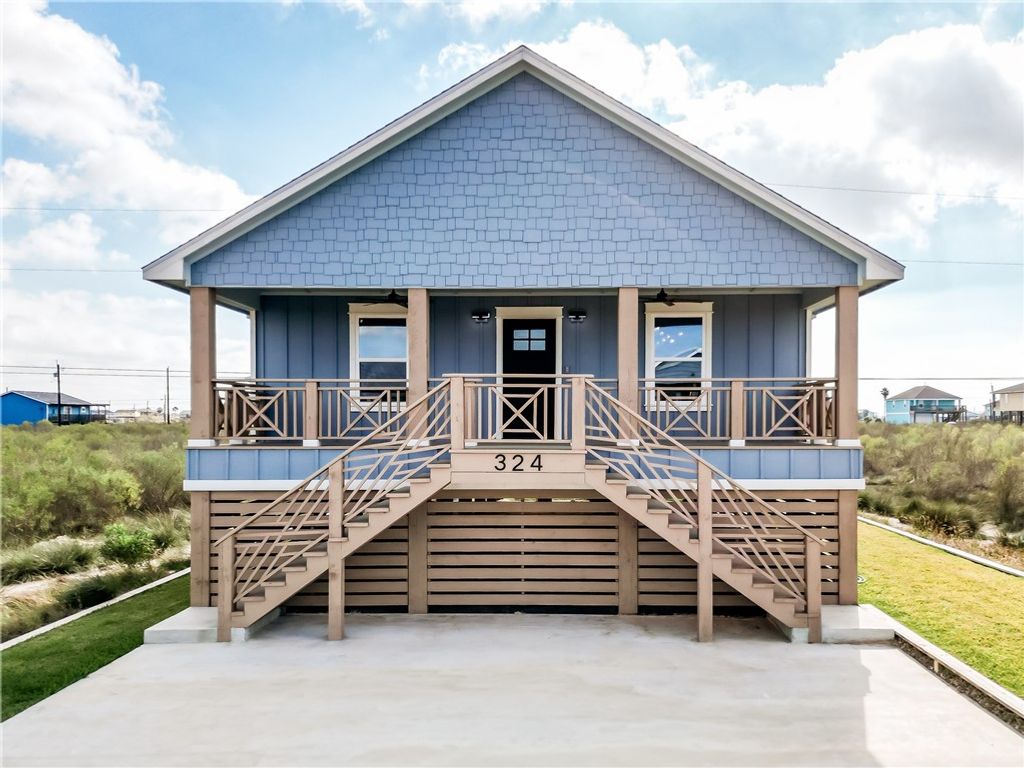 324 W Live Oak, Rockport, TX 78382