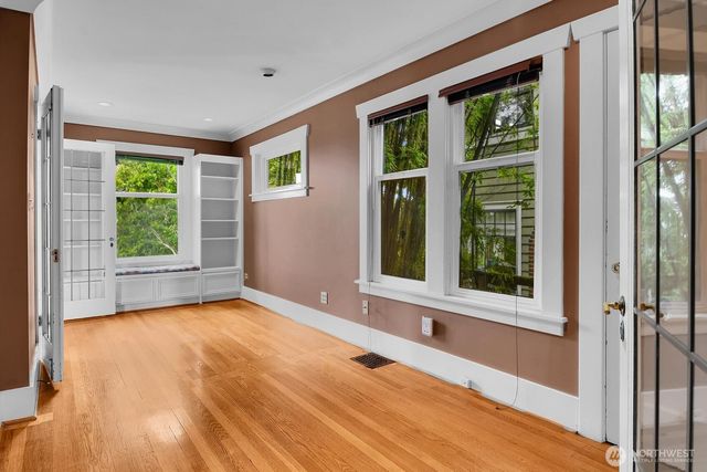 910 11th Avenue E, Seattle, WA 98102