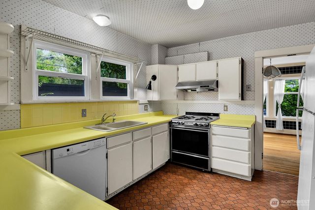 910 11th Avenue E, Seattle, WA 98102