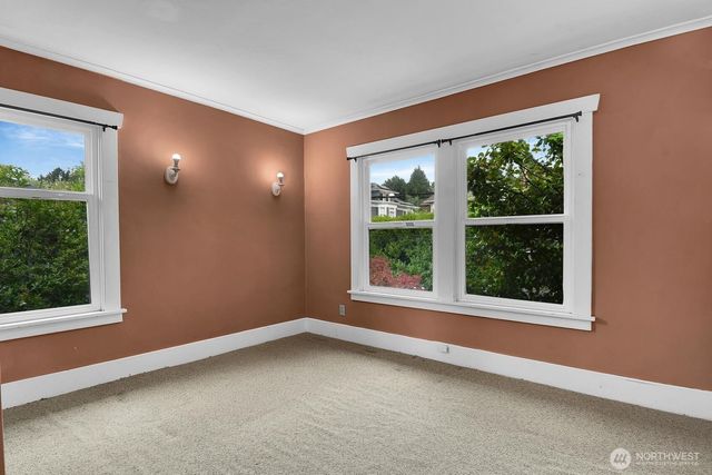 910 11th Avenue E, Seattle, WA 98102