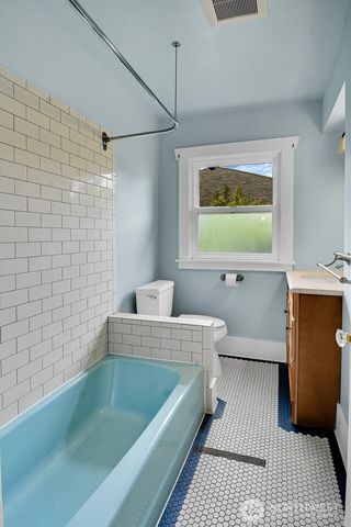 910 11th Avenue E, Seattle, WA 98102