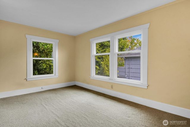 910 11th Avenue E, Seattle, WA 98102
