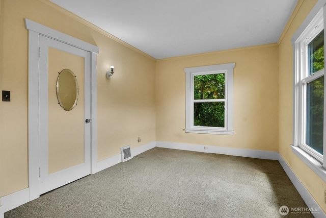 910 11th Avenue E, Seattle, WA 98102