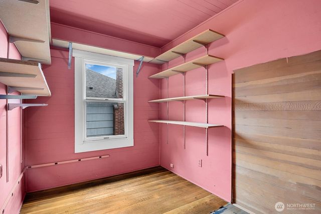 910 11th Avenue E, Seattle, WA 98102