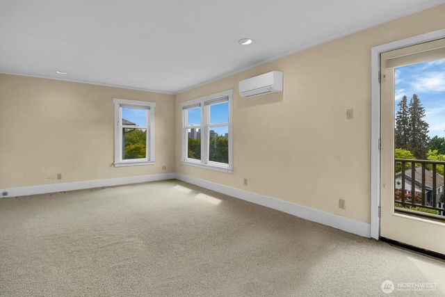 910 11th Avenue E, Seattle, WA 98102