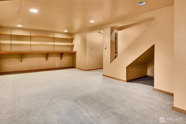 910 11th Avenue E, Seattle, WA 98102