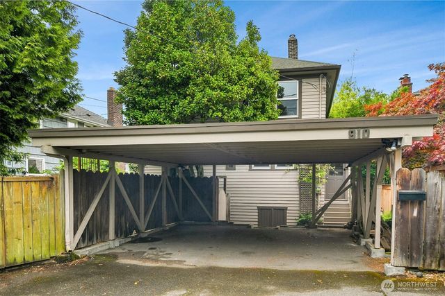 910 11th Avenue E, Seattle, WA 98102