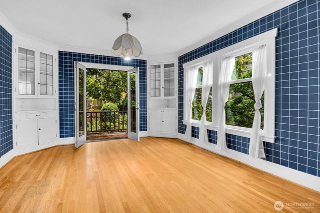 910 11th Avenue E, Seattle, WA 98102