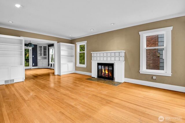 910 11th Avenue E, Seattle, WA 98102