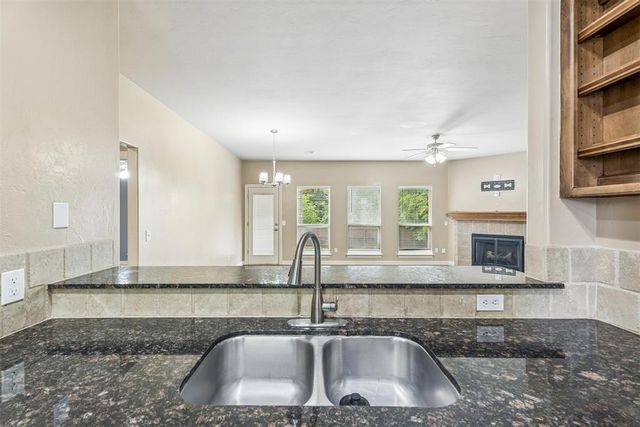 1716 Kamber Terrace, Edmond, OK 73003