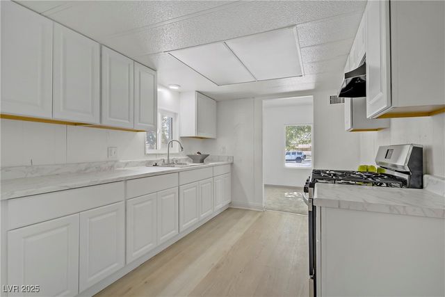 153 Sir Thomas Drive, Las Vegas, NV 89110