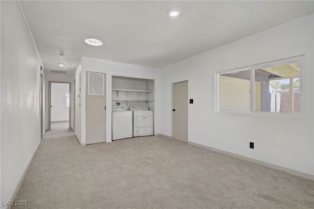 153 Sir Thomas Drive, Las Vegas, NV 89110