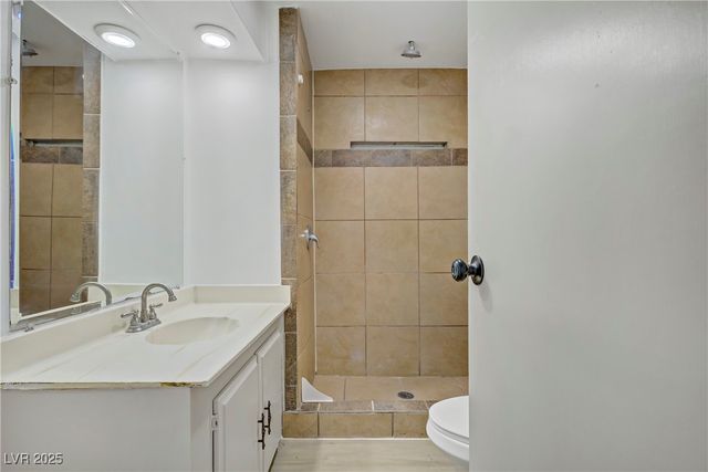 153 Sir Thomas Drive, Las Vegas, NV 89110