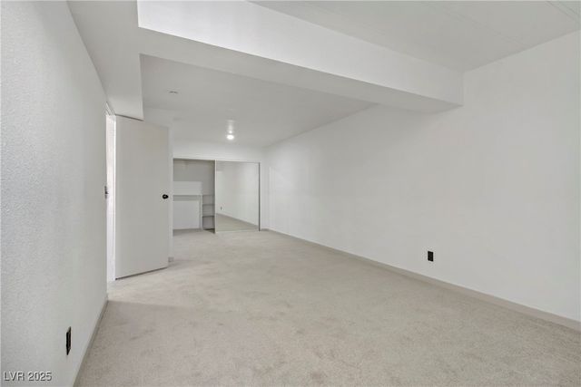 153 Sir Thomas Drive, Las Vegas, NV 89110