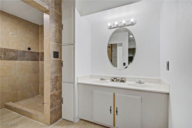 153 Sir Thomas Drive, Las Vegas, NV 89110