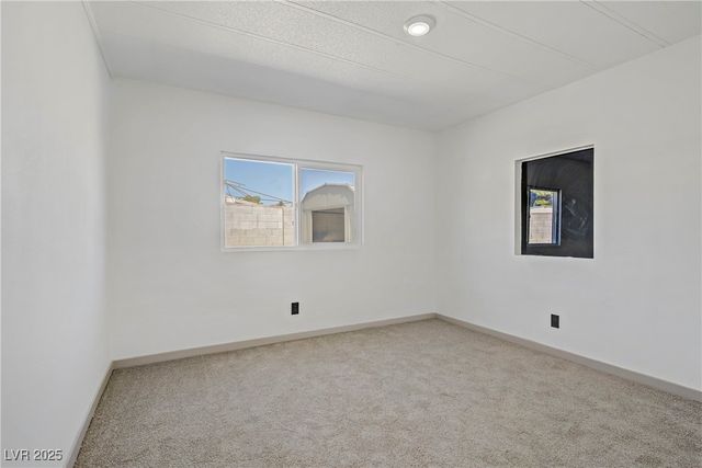 153 Sir Thomas Drive, Las Vegas, NV 89110