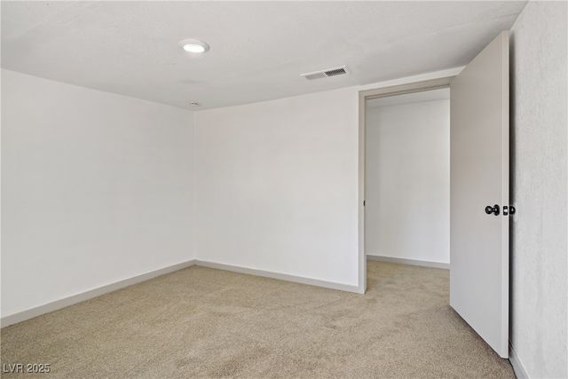 153 Sir Thomas Drive, Las Vegas, NV 89110