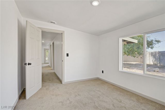 153 Sir Thomas Drive, Las Vegas, NV 89110