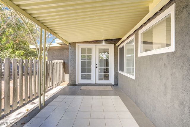 153 Sir Thomas Drive, Las Vegas, NV 89110