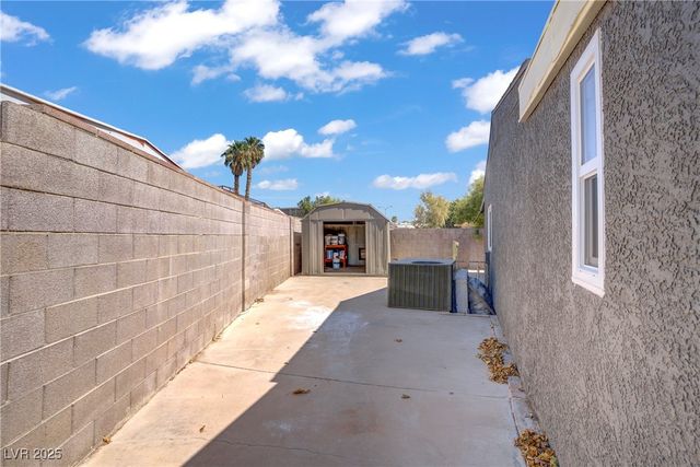 153 Sir Thomas Drive, Las Vegas, NV 89110