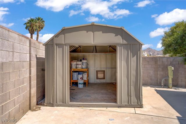 153 Sir Thomas Drive, Las Vegas, NV 89110