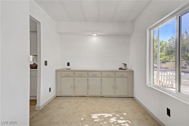 153 Sir Thomas Drive, Las Vegas, NV 89110