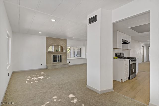 153 Sir Thomas Drive, Las Vegas, NV 89110