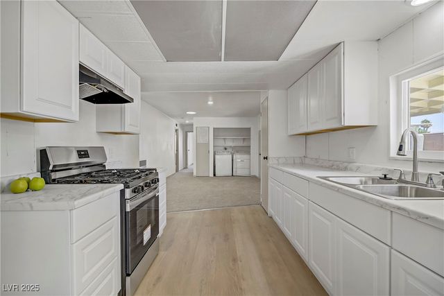 153 Sir Thomas Drive, Las Vegas, NV 89110