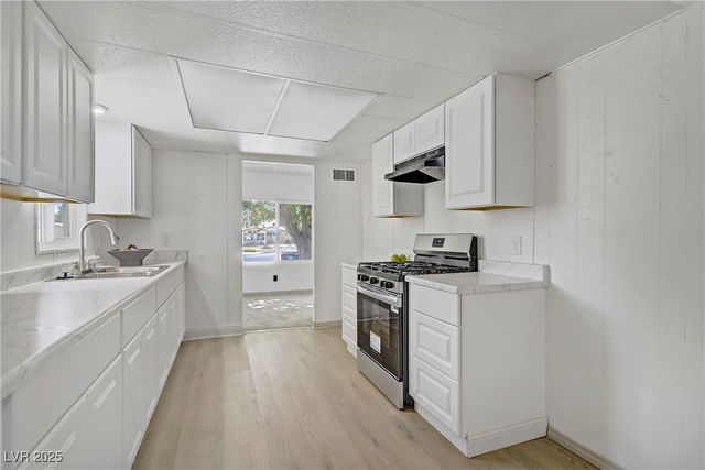 153 Sir Thomas Drive, Las Vegas, NV 89110