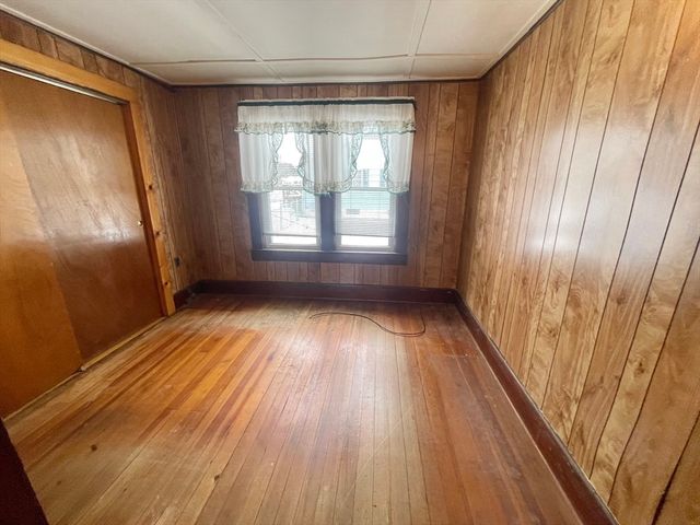 26 Whitin Ave, Chicopee, MA 01013