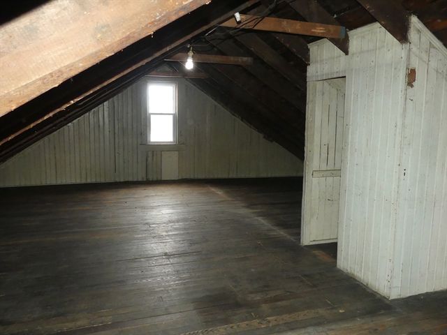 26 Whitin Ave, Chicopee, MA 01013