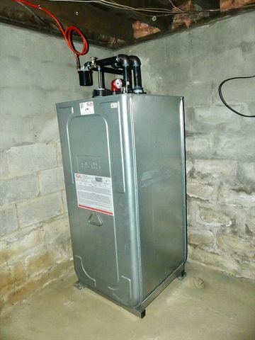 26 Whitin Ave, Chicopee, MA 01013