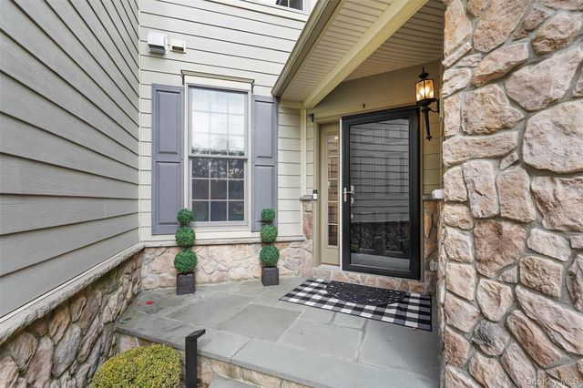 4 Goldman Court, Cortlandt Manor, NY 10567