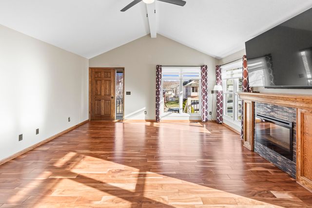 310 W FERNDALE Drive, Council Bluffs, IA 51503