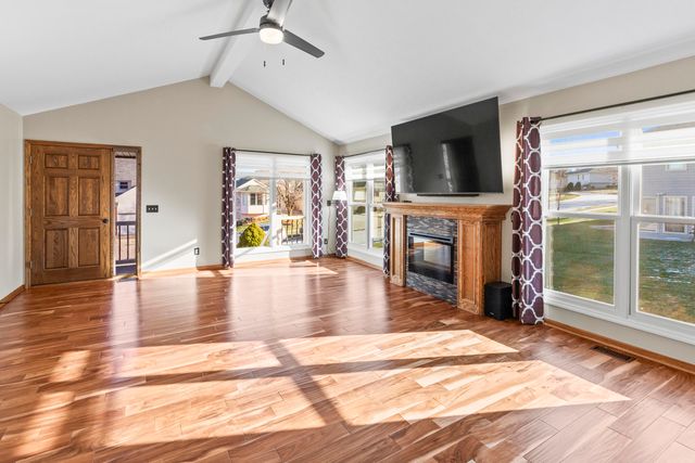 310 W FERNDALE Drive, Council Bluffs, IA 51503