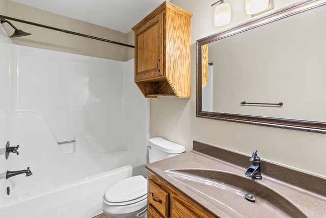 310 W FERNDALE Drive, Council Bluffs, IA 51503