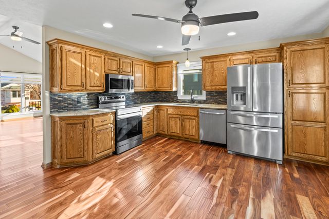 310 W FERNDALE Drive, Council Bluffs, IA 51503