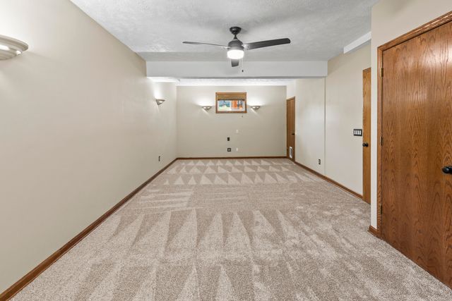 310 W FERNDALE Drive, Council Bluffs, IA 51503