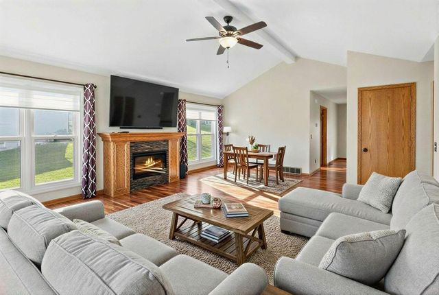 310 W FERNDALE Drive, Council Bluffs, IA 51503