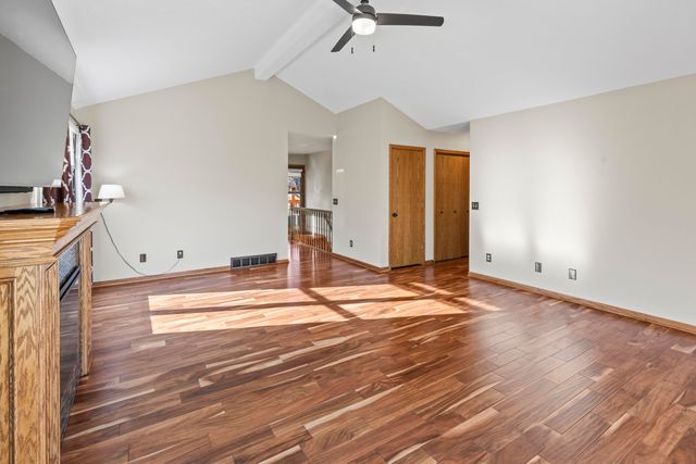 310 W FERNDALE Drive, Council Bluffs, IA 51503