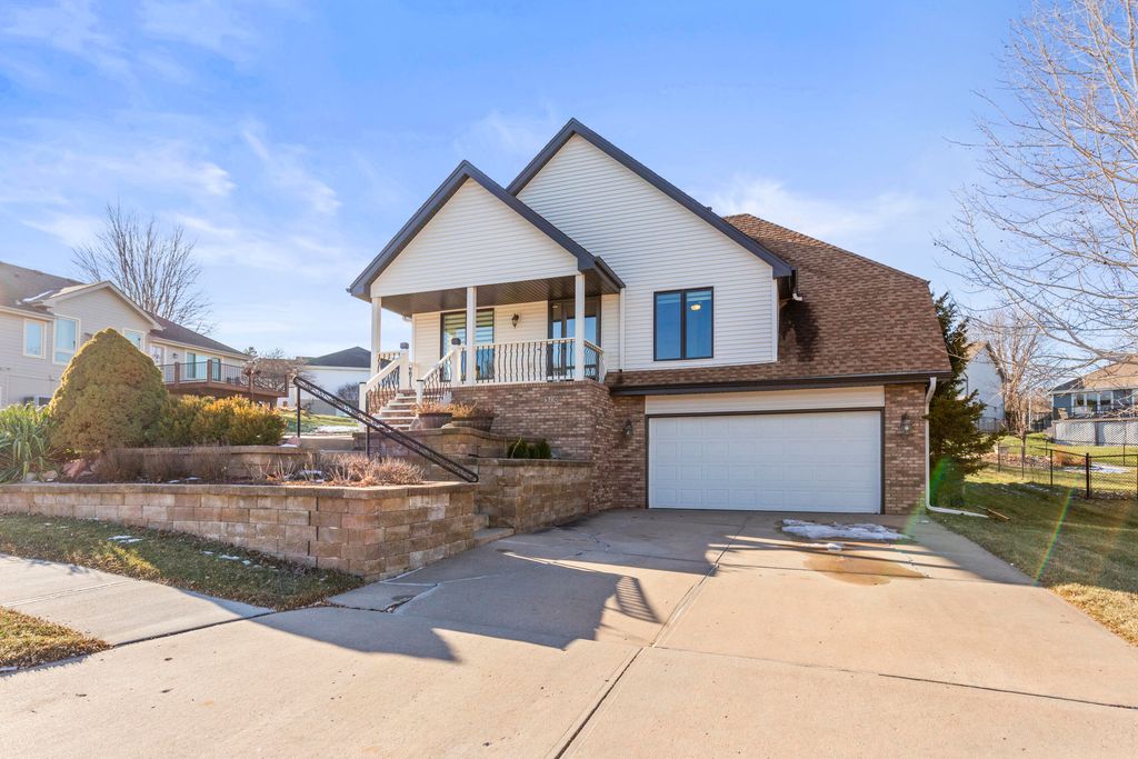 310 W FERNDALE Drive, Council Bluffs, IA 51503
