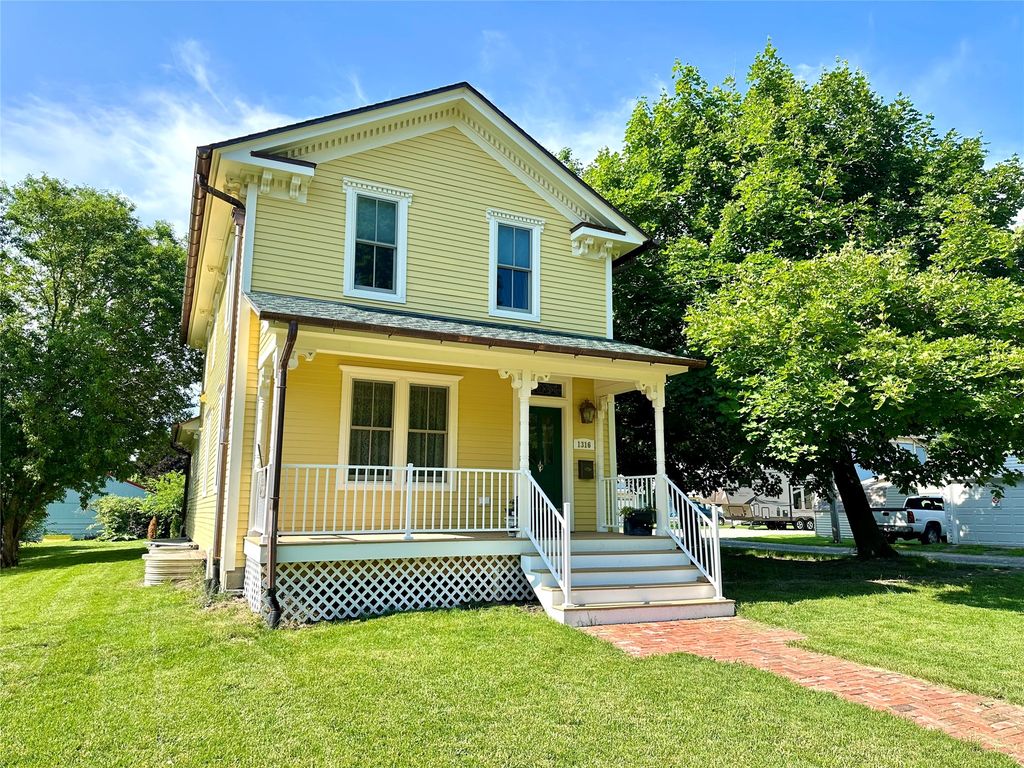 1316 4th Avenue, Grinnell, IA 50112